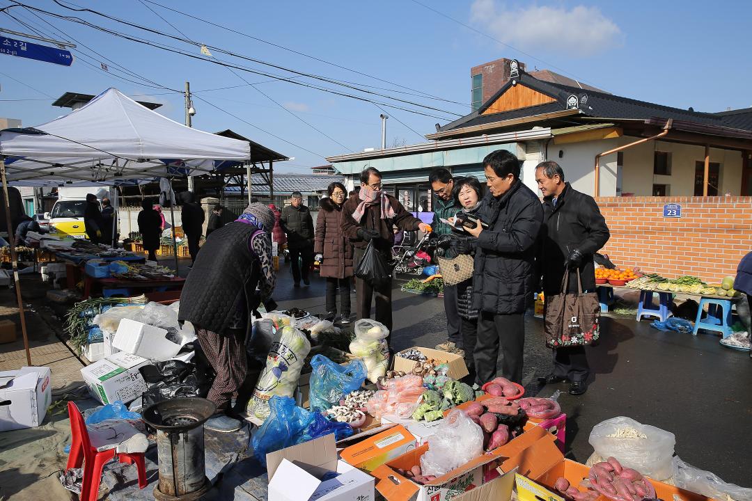 '의성군의회, 설맞이 전통시장 장보기 행사 실시' 게시글의 사진(1) 'A41U8315.JPG'
