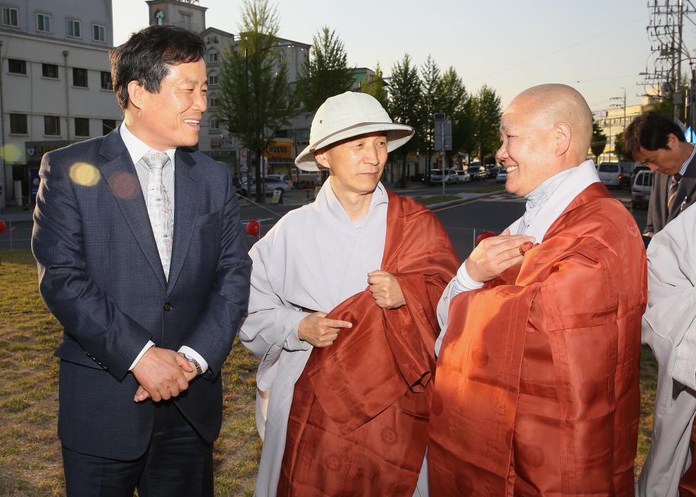 '부처님오신날 봉축 점등식' 게시글의 사진(4) '(2018.05.04) 부처님오신날 봉축 점등식 (6).JPG'