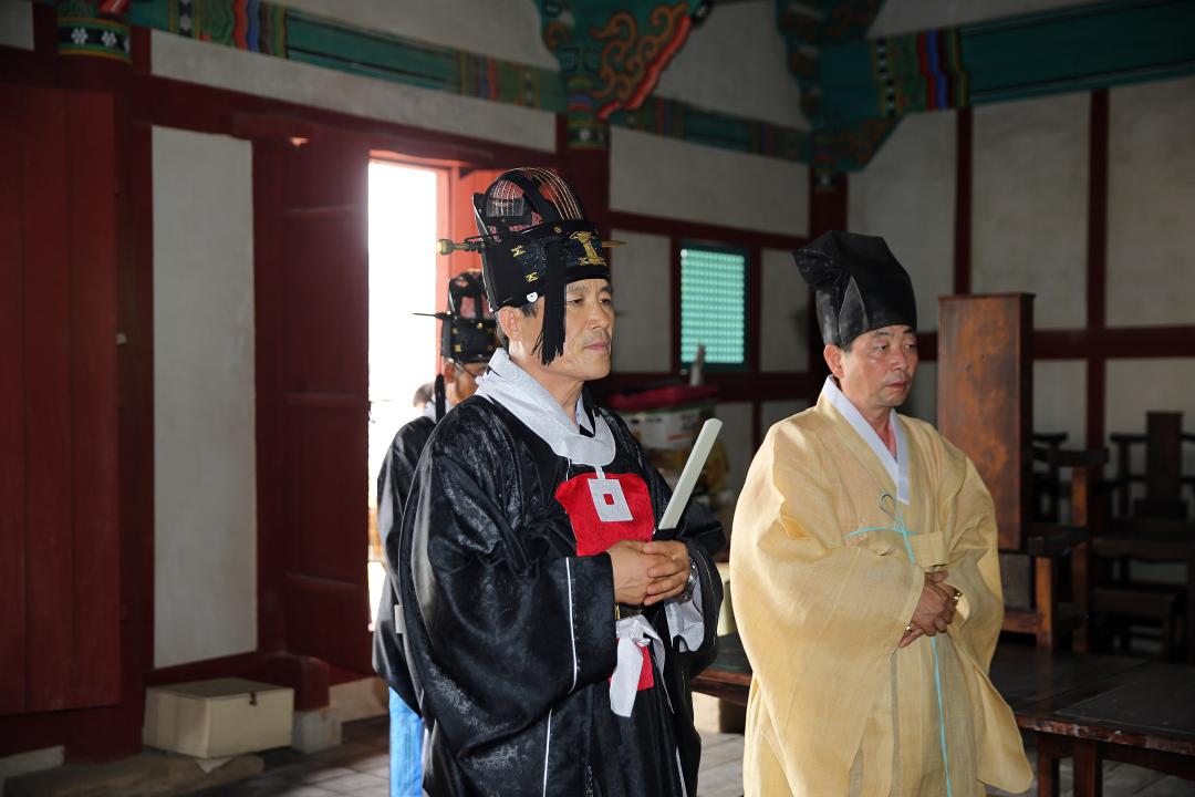 '의성군의회 최유철 의장, 의성향교 방문' 게시글의 사진(6) 'A41U0665.JPG'